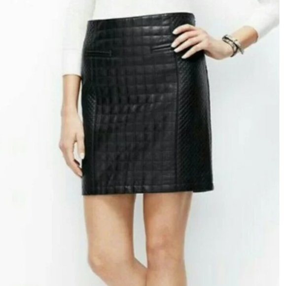 Ann Taylor Black Quilted Vegan Faux Leather Skirt w Welt Front Pockets - Size 6 - Picture 1 of 6